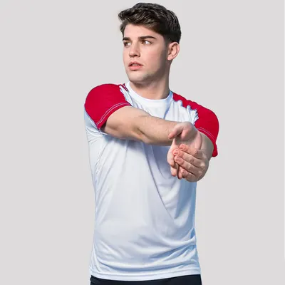 Camiseta técnica de poliéster Dynamic Comby franja en mangas 135 g personalizable