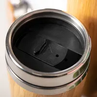 Vaso térmico de bambú y acero Ariston 500 ml de bambú/ interior acero inox, detalle 2