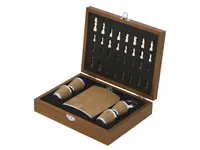 Set petaca Fleet 220 ml con 4 chupitos y ajedrez de madera, vista lateral