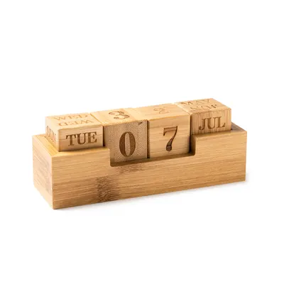 Calendario perpetuo de sobremesa de bambú personalizable