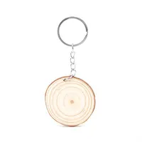 Llavero de madera natural Budan circular u ovalado de madera y metal, vista lateral